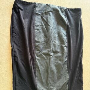 Larry Levine Black Pencil Skirt with Leather Front